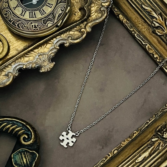 TORY BURCH • Classic Silver Logo Pendant Necklace - Picture 5 of 5